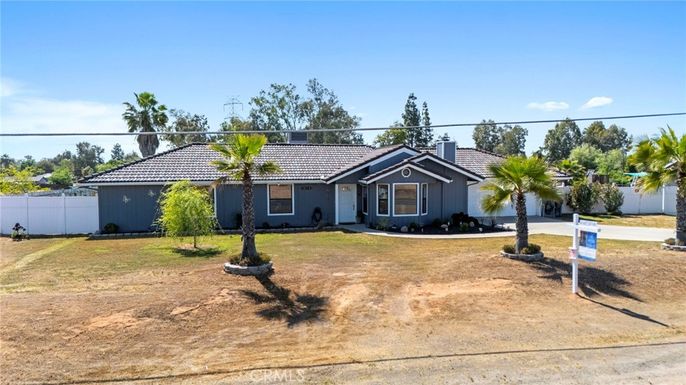 Backyard, Exterior, Facade, Ranch