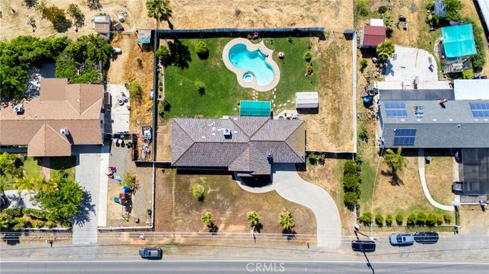 Exterior, Drone