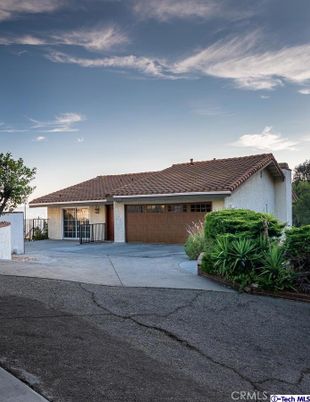Attached, Exterior, Facade, Ranch