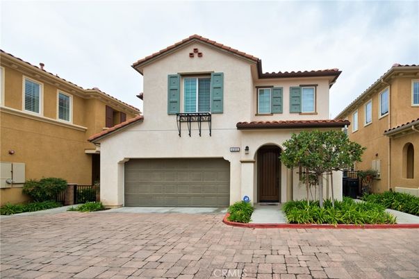 Attached, Exterior, Facade, Mediterranean