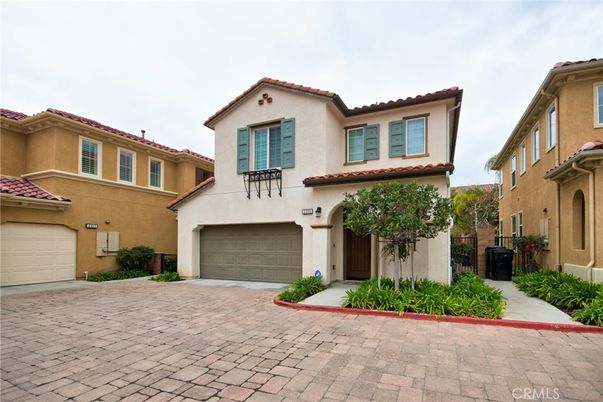 Attached, Exterior, Facade, Mediterranean