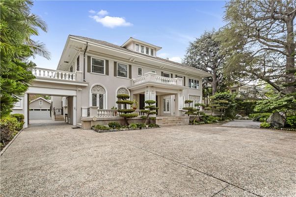 Backyard, Exterior, Facade, American Foursquare