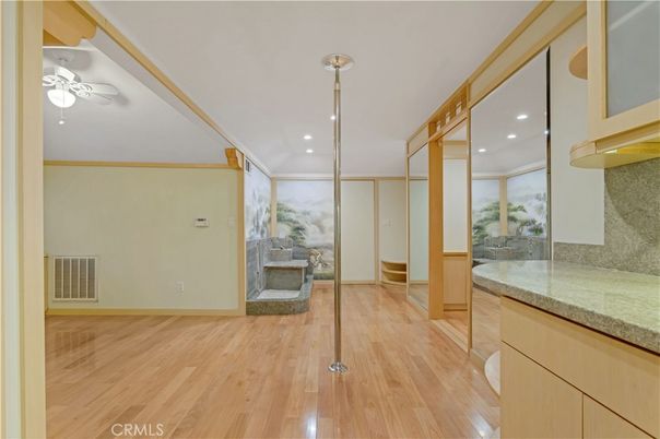 Interior, Recessed Lighting, Wood Texture Flooring