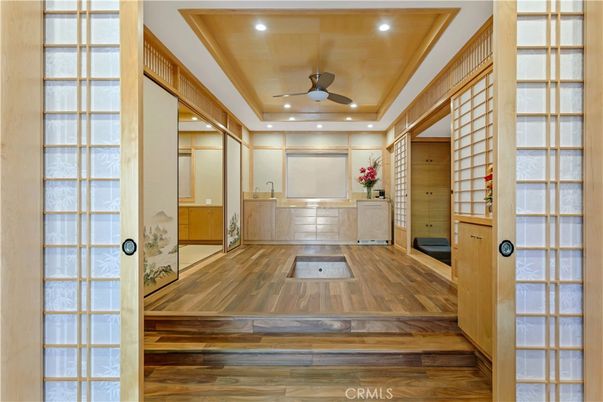 Interior, Recessed Lighting, Wood Texture Flooring