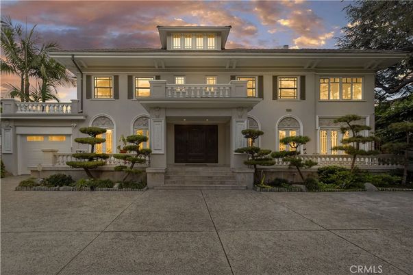 Exterior, Facade, Mediterranean