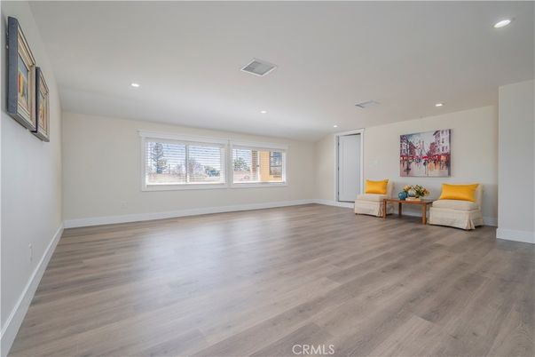 Empty room, Interior, Recessed Lighting, Wood Texture Flooring