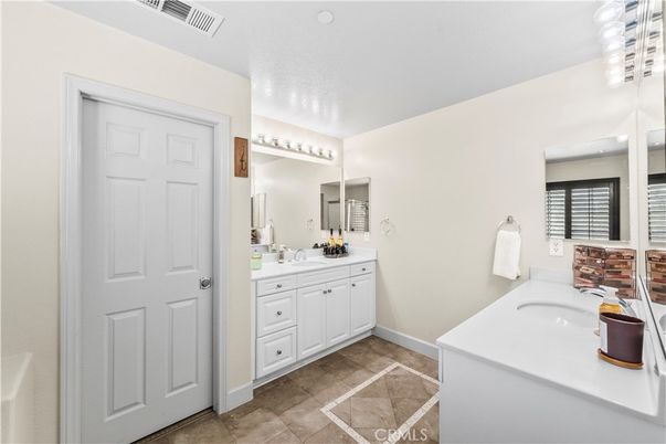 Bathroom, Dual Sink Vanities, Interior