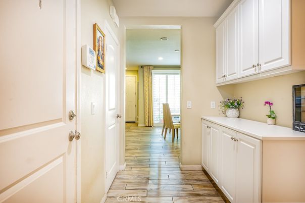 Interior, Recessed Lighting, Wood Texture Flooring
