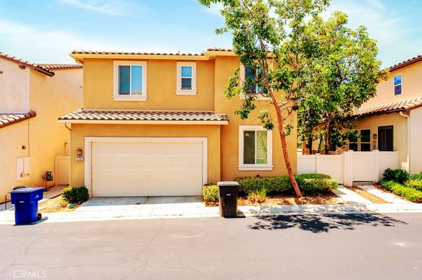 Attached, Exterior, Facade, Mediterranean