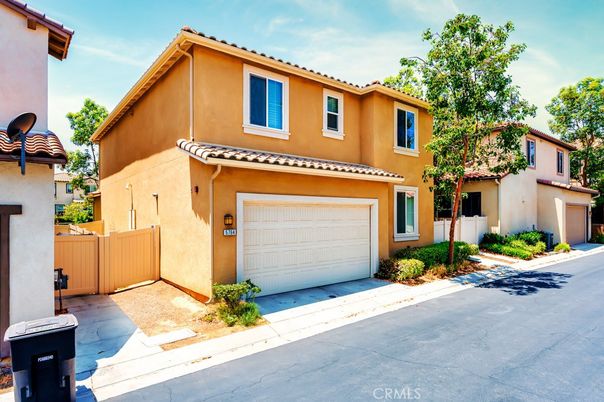 Attached, Exterior, Facade, Mediterranean