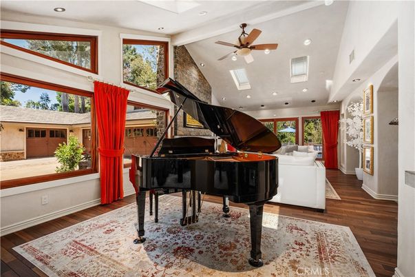 Interior, Piano, Recessed Lighting, Wood Texture Flooring