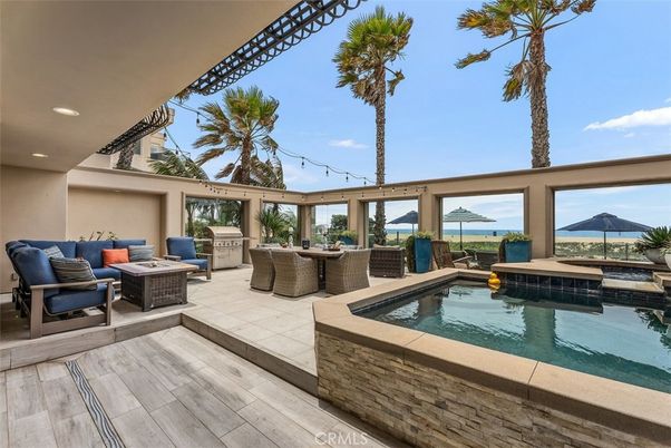Exterior, Pool, Water