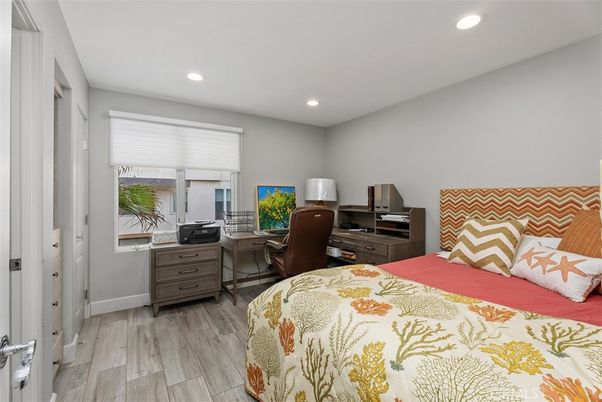Bedroom, Home Office, Interior, Recessed Lighting, Wood Texture Flooring