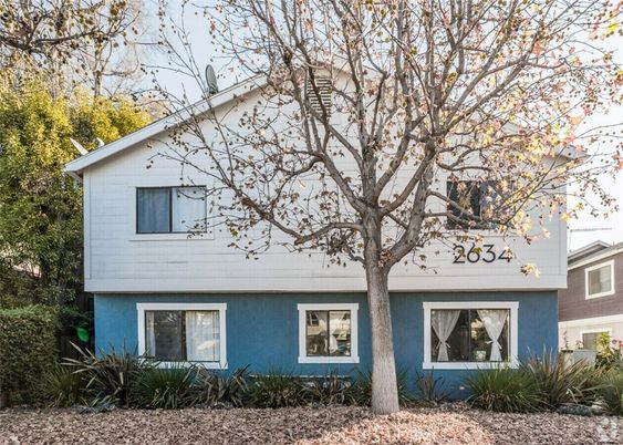 Exterior, Facade, Raised Ranch
