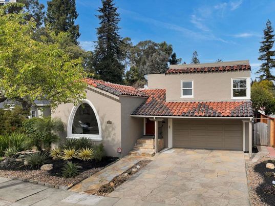Attached, Exterior, Facade, Spanish Mediterranean
