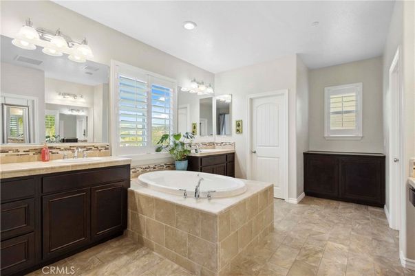 Bathroom, Dual Sink Vanities, Interior, Recessed Lighting