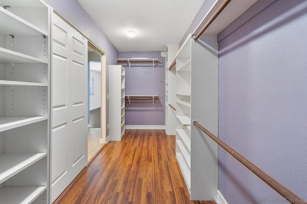 Interior, Walk-in Closets, Wood Texture Flooring