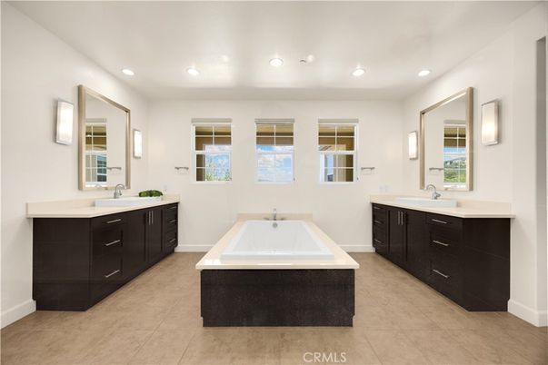 Bathroom, Dual Sink Vanities, Interior, Recessed Lighting