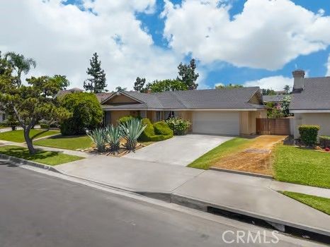 Attached, Exterior, Facade, Ranch