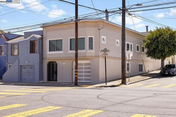 Attached, Exterior, Facade, Rowhouse