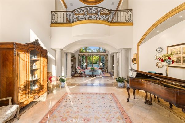 Interior, Piano