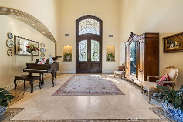 Interior, Piano