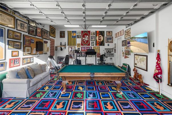 Billiard Table, Game Room, Interior