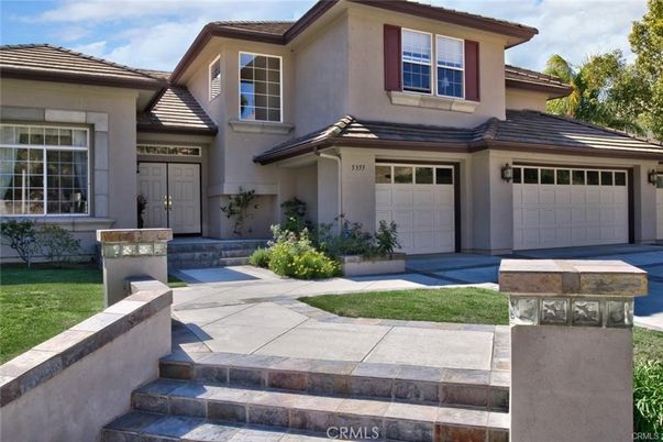 Attached, Exterior, Facade, Mediterranean