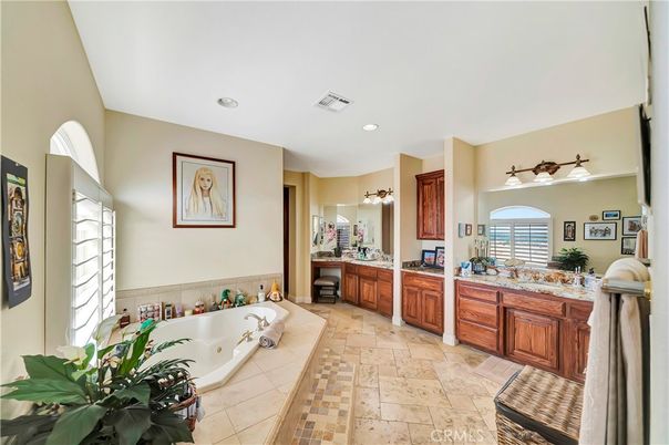 Bathroom, Dual Sink Vanities, Interior, Recessed Lighting