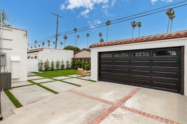 Detached Garage, Exterior