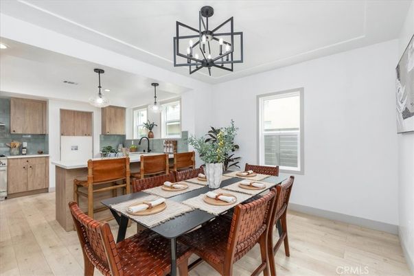 Chandelier, Dining room, Interior, Kitchen, Pendant Lights, Recessed Lighting, Wood Texture Flooring