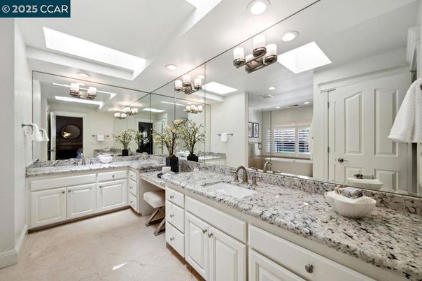 Bathroom, Dual Sink Vanities, Interior, Recessed Lighting