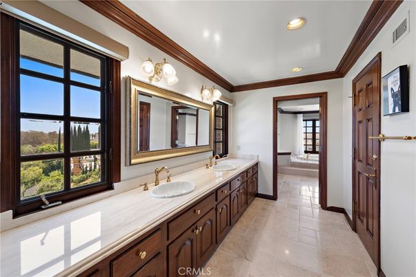 Bathroom, Dual Sink Vanities, Interior, Recessed Lighting