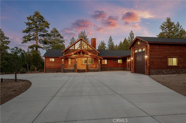 Attached, Exterior, Facade, Brick Facade, Log Home
