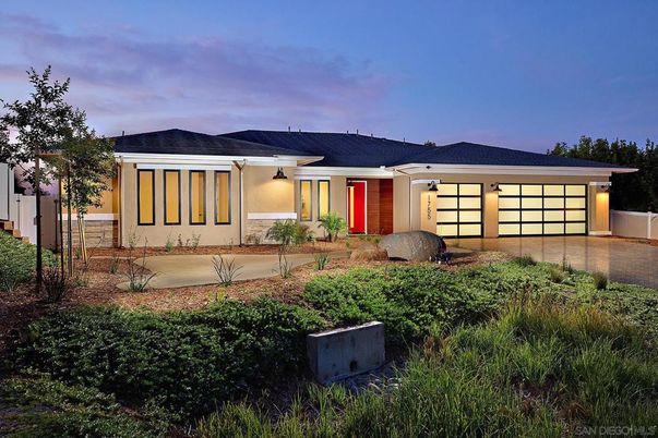 Attached, Backyard, Exterior, Facade, Modern