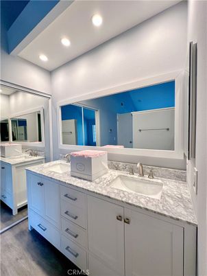 Bathroom, Dual Sink Vanities, Interior, Recessed Lighting