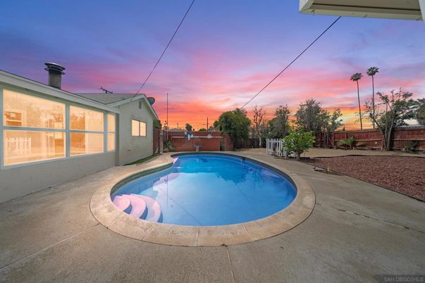 Exterior, Pool