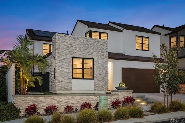 Attached, Exterior, Facade, Modern