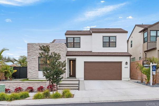 Attached, Exterior, Facade, Modern