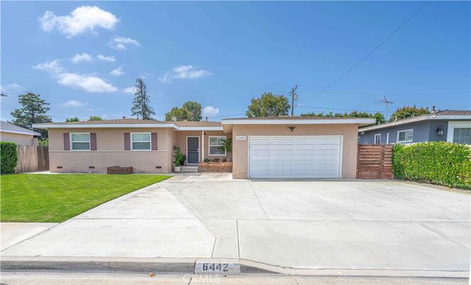Attached, Exterior, Facade, Ranch