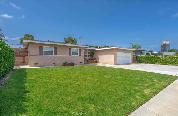 Backyard, Detached Garage, Exterior