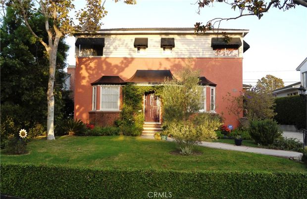 Backyard, Exterior, Facade, Brick Facade, Split Level