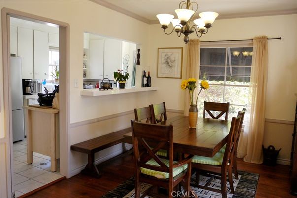 Chandelier, Dining room, Interior, Kitchen, Wood Texture Flooring