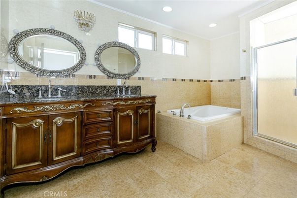 Bathroom, Dual Sink Vanities, Interior, Recessed Lighting