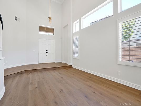 Interior, Pendant Lights, Wood Texture Flooring