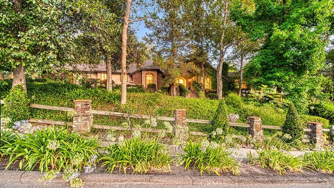 Backyard, Exterior, Facade, Brick Facade, None
