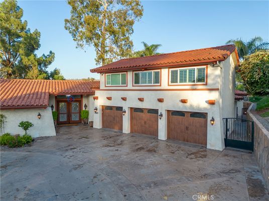 Attached, Exterior, Facade, Mediterranean