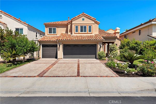 Attached, Exterior, Facade, Mediterranean