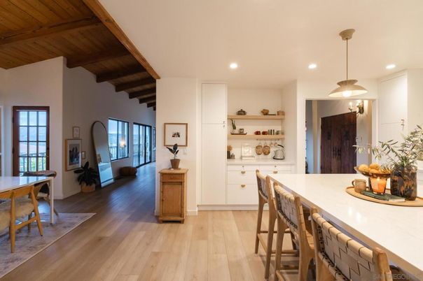 Dining room, Interior, Pendant Lights, Recessed Lighting, Wooden Beams, Wooden Ceilings, Wood Texture Flooring