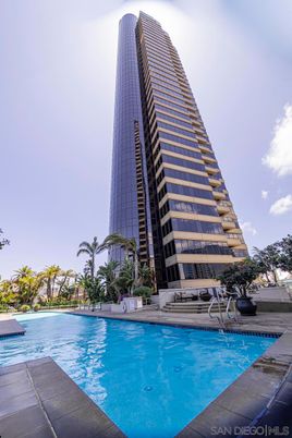 Exterior, Facade, Pool, Highrise